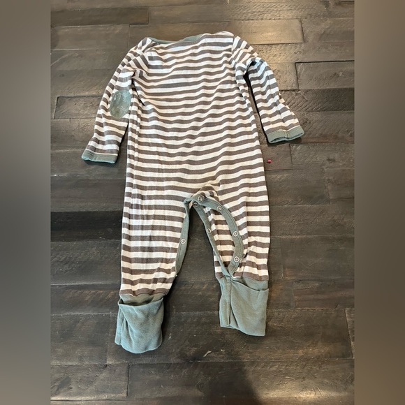 5/$10 Burt‘s bees one piece long sleeve outfit 12 month - Picture 3 of 3